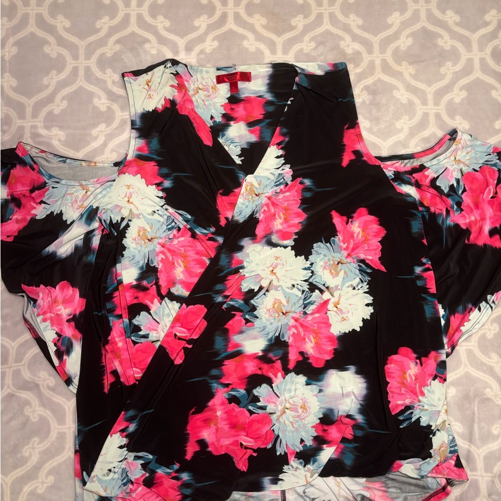 Jennifer Lopez Floral Cold Shoulder Top size Large